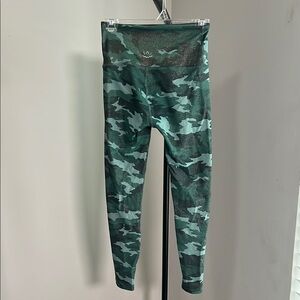 Beyond Yoga Green Camouflage Leggings